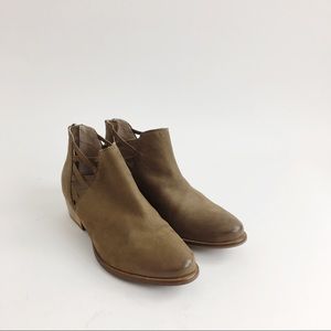 Seychelles Taupe Nubuck Leather Ankle Booties